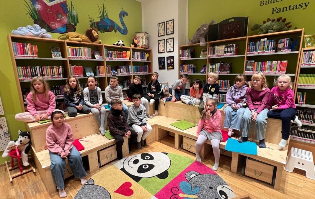 2B-11-2025-Weihnachtliche-Lesestunde