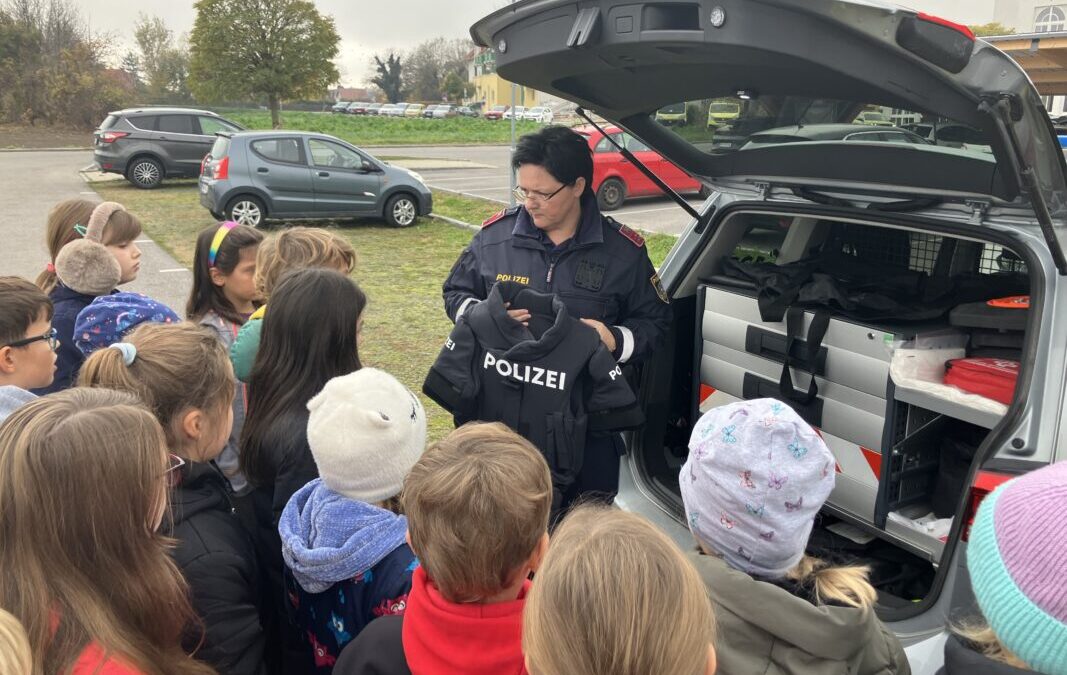 3B-11-2025-Polizei-zu-Besuch